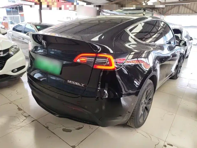 Tesla Model Y — Фото автомобиля 6