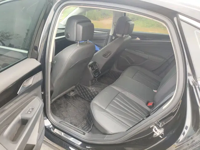 Volkswagen Passat — Фото автомобиля 8