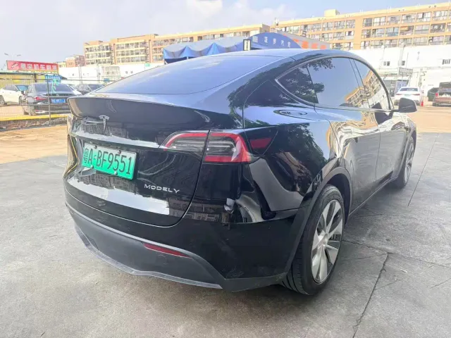 Tesla Model Y — Фото автомобиля 4