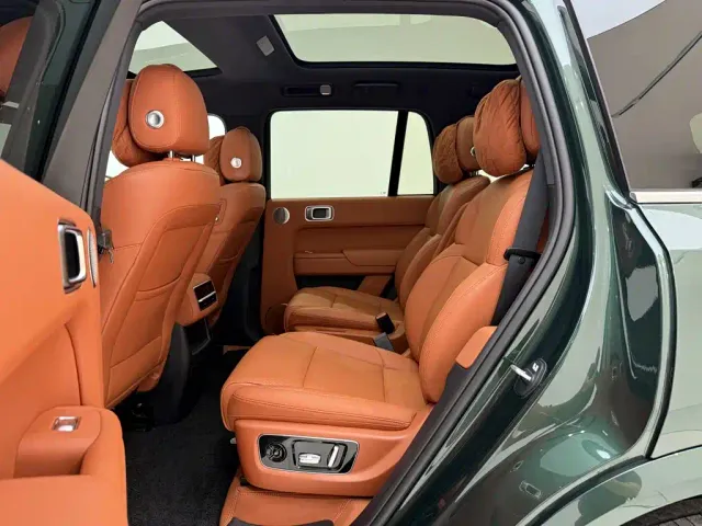 Li Auto L8 — Фото автомобиля 19