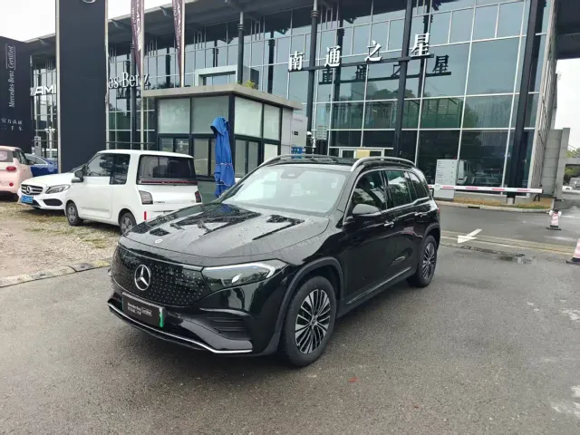 Фотография автомобиля — Mercedes-Benz EQB