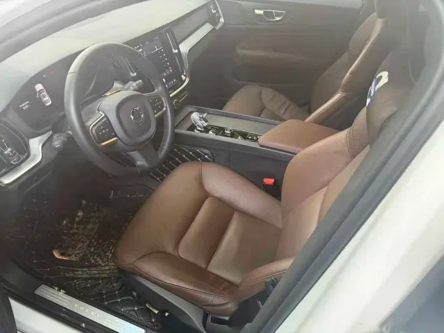 Volvo S60 — Фото автомобиля 6