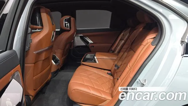 BMW 7 Series G70 — Фото автомобиля 12