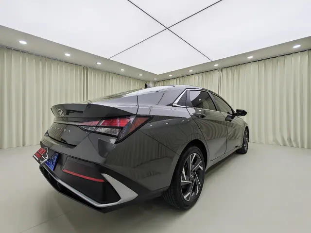 Hyundai Elantra — Фото автомобиля 6