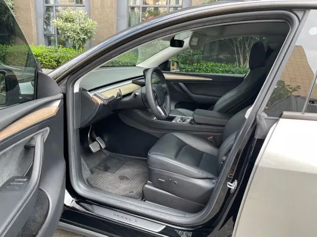 Tesla Model Y — Фото автомобиля 8