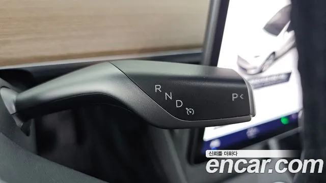Tesla Model Y — Фото автомобиля 12