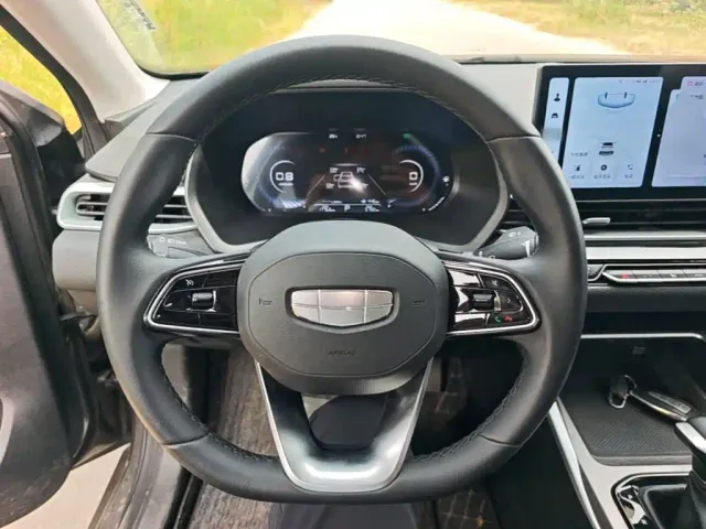 Geely Emgrand — Фото автомобиля 10
