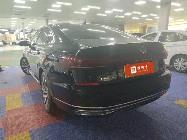Volkswagen Passat — Фото автомобиля 10