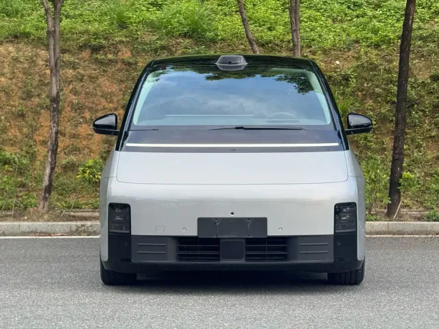 Li Auto MEGA — Фото автомобиля 2