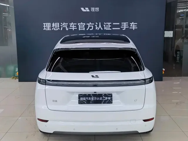 Li Auto L7 — Фото автомобиля 8