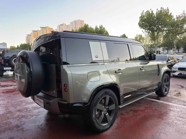 Land Rover Defender — Фото автомобиля 6