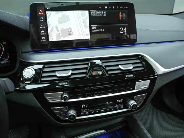 BMW 5 Series — Фото автомобиля 9