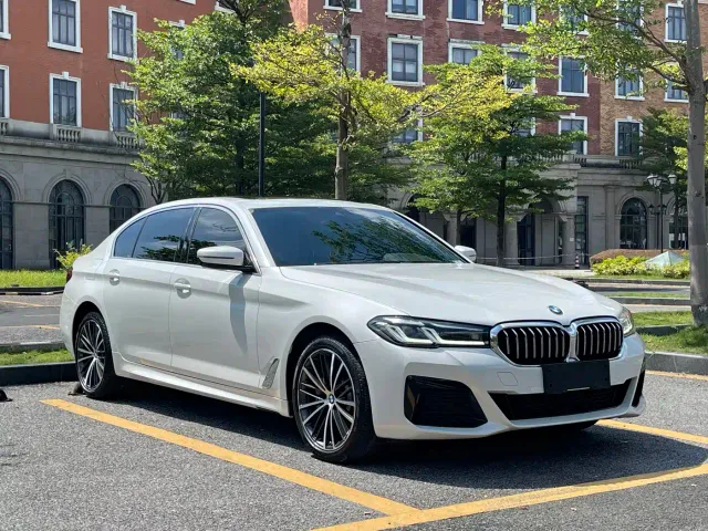BMW 5 Series — Фото автомобиля 3