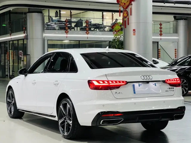 Audi A4L — Фото автомобиля 9