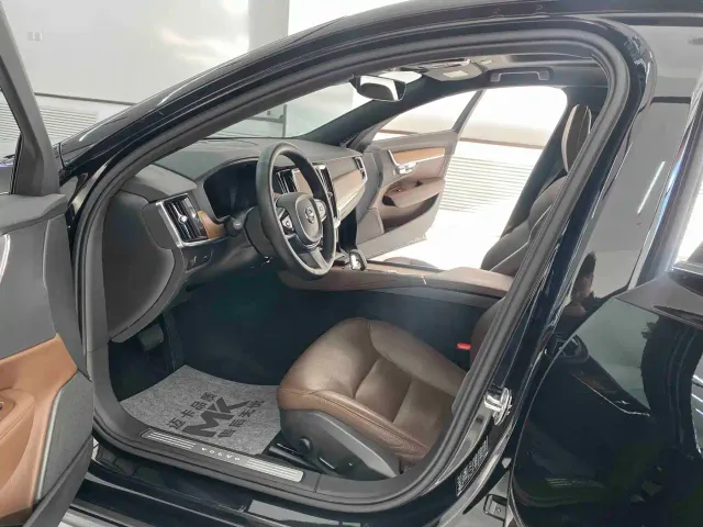 Volvo S90 — Фото автомобиля 4