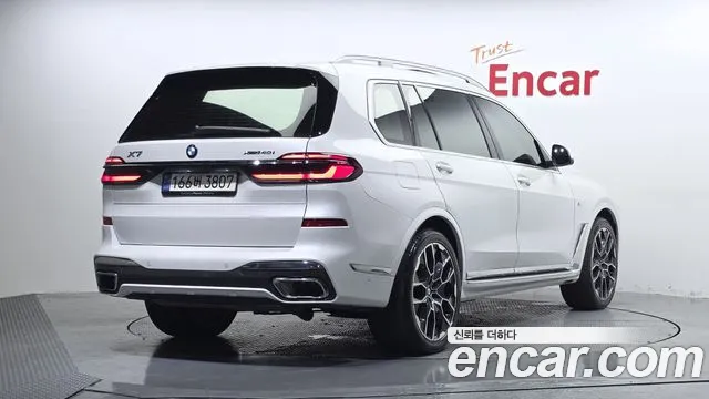 BMW X7 — Фото автомобиля 2