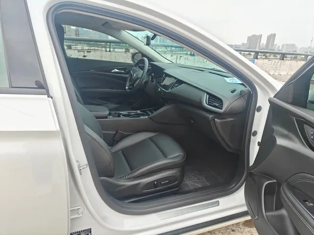 Buick Regal — Фото автомобиля 8