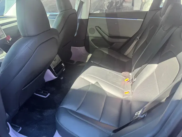 Tesla Model 3 — Фото автомобиля 4