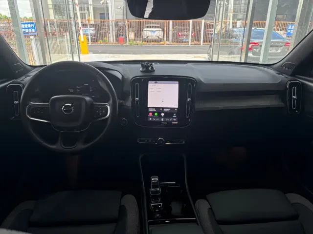 Volvo XC40 — Фото автомобиля 14