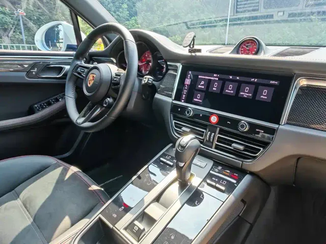 Porsche Macan — Фото автомобиля 16