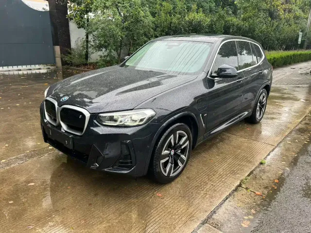 Фотография автомобиля — BMW iX3