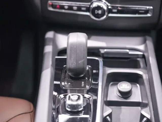 Volvo XC60 — Фото автомобиля 14