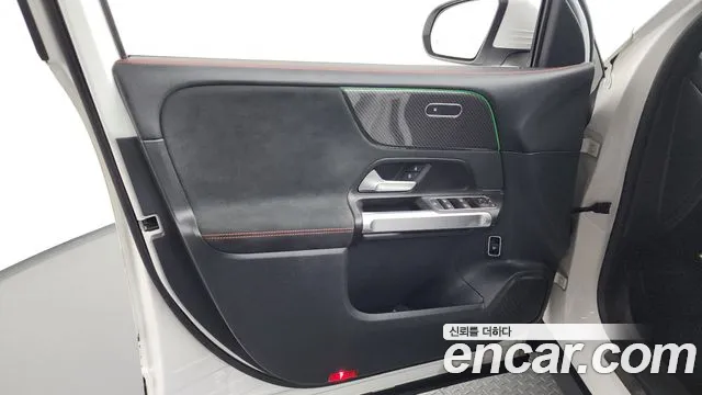 Mercedes-Benz GLB-Class — Фото автомобиля 24