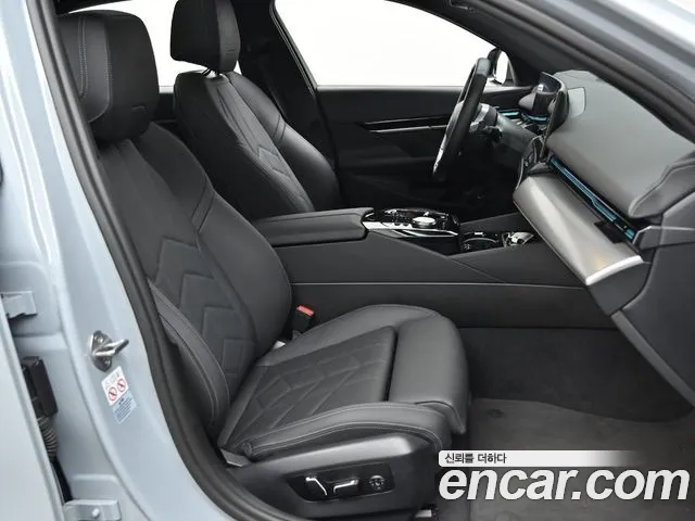 BMW 5-Series — Фото автомобиля 10