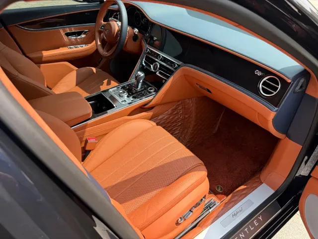Bentley Flying Spur — Фото автомобиля 10