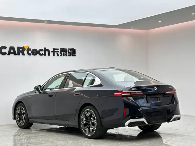 BMW 5 Series — Фото автомобиля 3