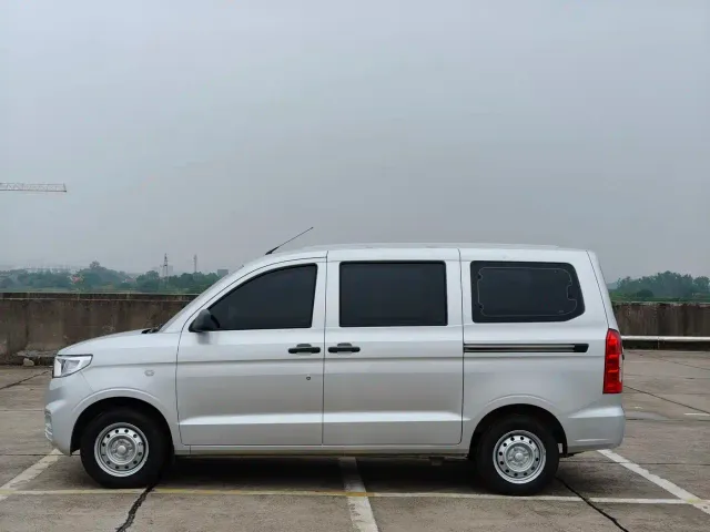 Wuling Hongguang V — Фото автомобиля 3