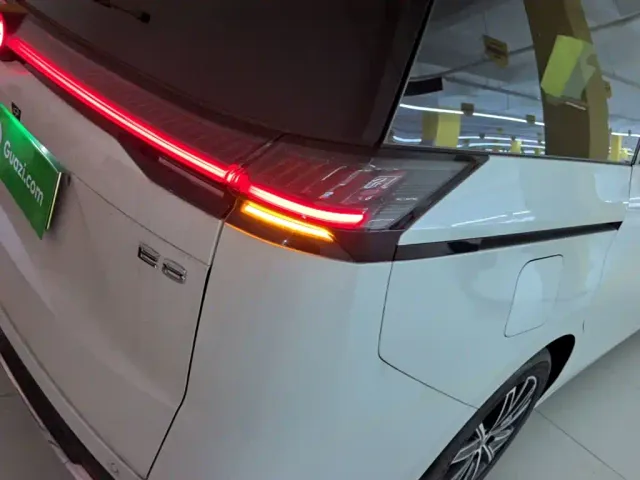 GAC Trumpchi E8 — Фото автомобиля 7