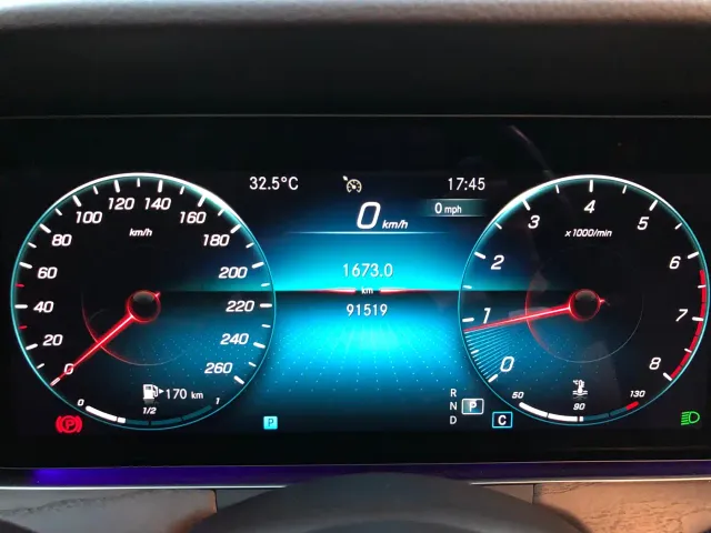 Mercedes-Benz E-Class — Фото автомобиля 18