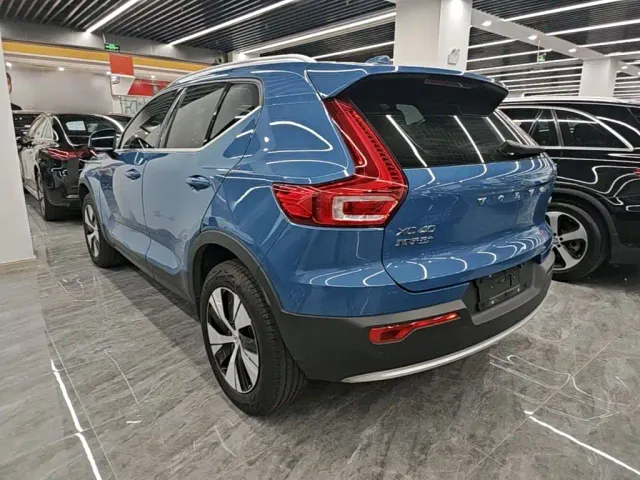 Volvo XC40 — Фото автомобиля 4