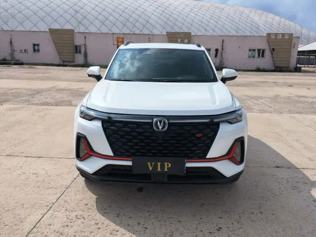 Changan CS35 Plus — Фото автомобиля 3