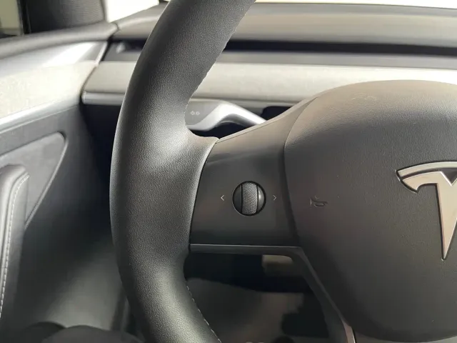 Tesla Model Y — Фото автомобиля 15