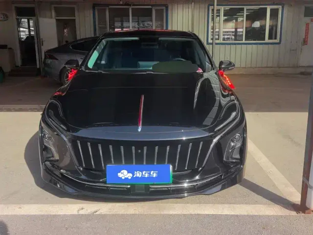 Hongqi E-QM5 — Фото автомобиля 2
