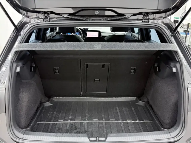 Volkswagen Golf — Фото автомобиля 18