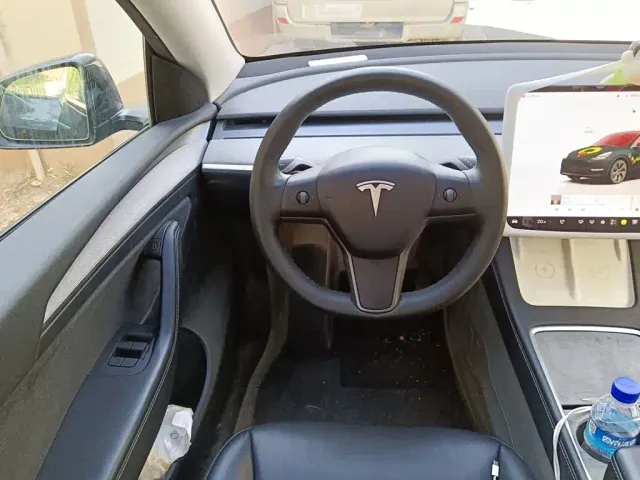 Tesla Model Y — Фото автомобиля 6
