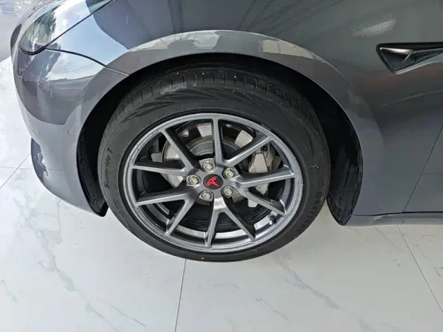Tesla Model 3 — Фото автомобиля 22