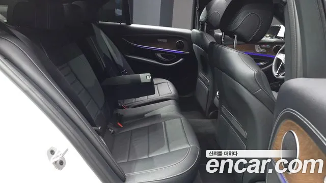 Mercedes-Benz E-Class — Фото автомобиля 9