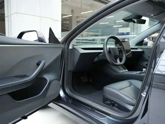Tesla Model 3 2023 Rear-Wheel Drive — Фото автомобиля 5