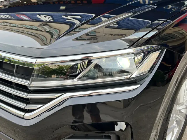 Volkswagen Touareg — Фото автомобиля 19