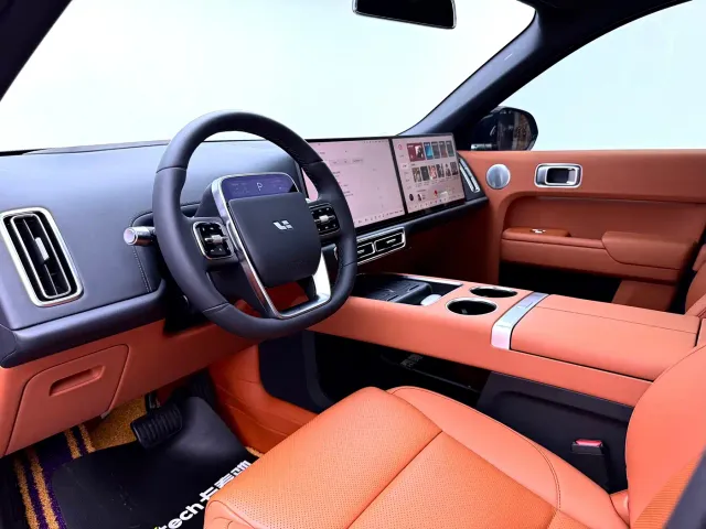Li Auto L8 — Фото автомобиля 12