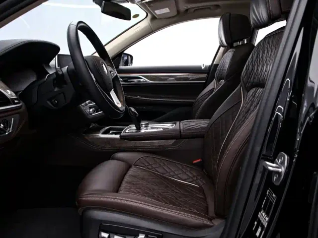 BMW 7 Series — Фото автомобиля 14