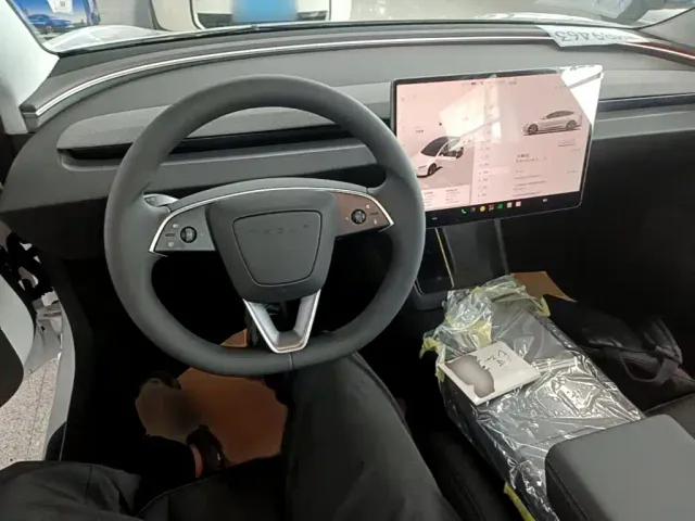 Tesla Model 3 — Фото автомобиля 9