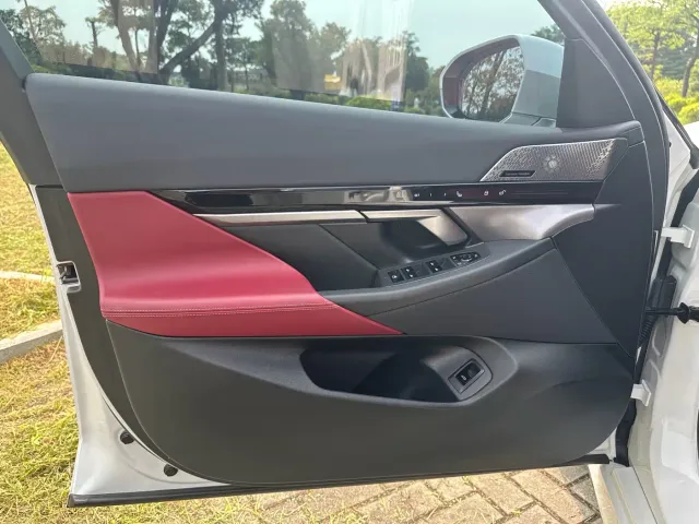 BMW 5 Series — Фото автомобиля 13