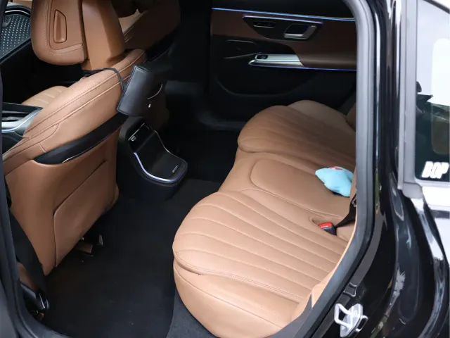 Mercedes-Benz E-Class — Фото автомобиля 9
