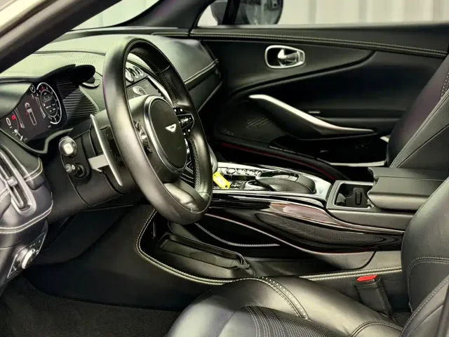 Aston Martin DBX — Фото автомобиля 8