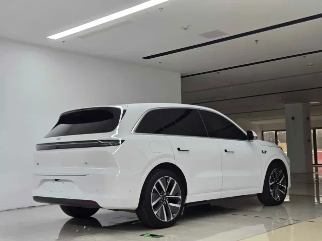 Li Auto L6 — Фото автомобиля 5